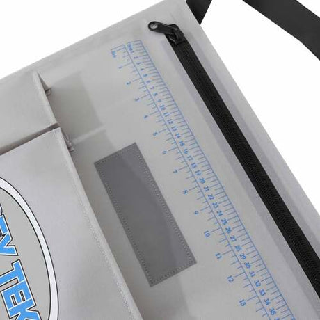 ICEY TEK Insulated Wading Bag — zipper detail